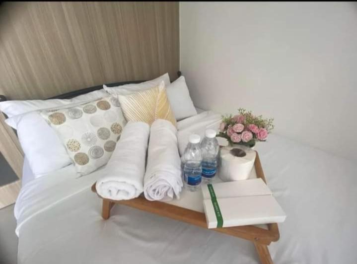 Yhanz Z Sea Residences Pasay Bagian luar foto