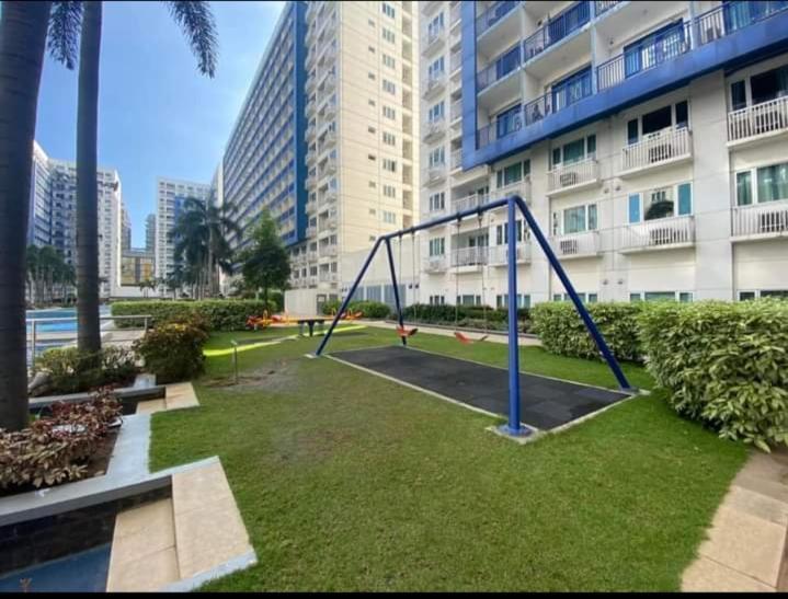 Yhanz Z Sea Residences Pasay Bagian luar foto