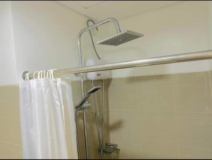 Yhanz Z Sea Residences Pasay Bagian luar foto