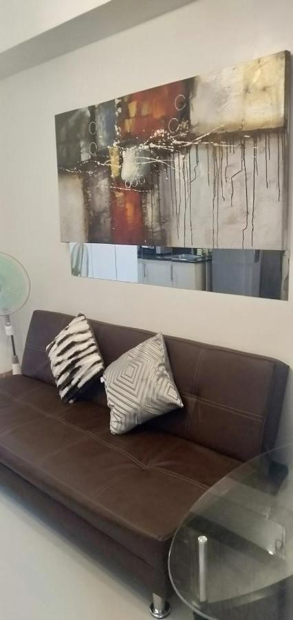 Yhanz Z Sea Residences Pasay Bagian luar foto