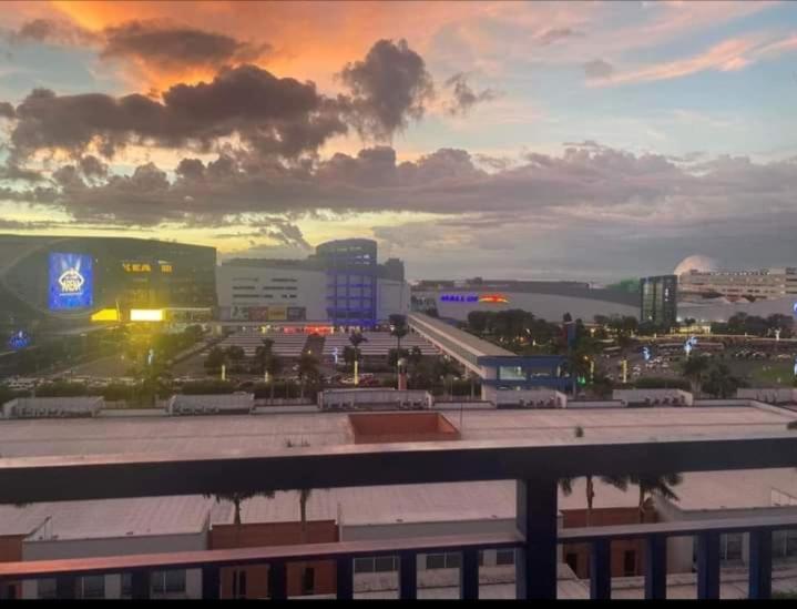 Yhanz Z Sea Residences Pasay Bagian luar foto