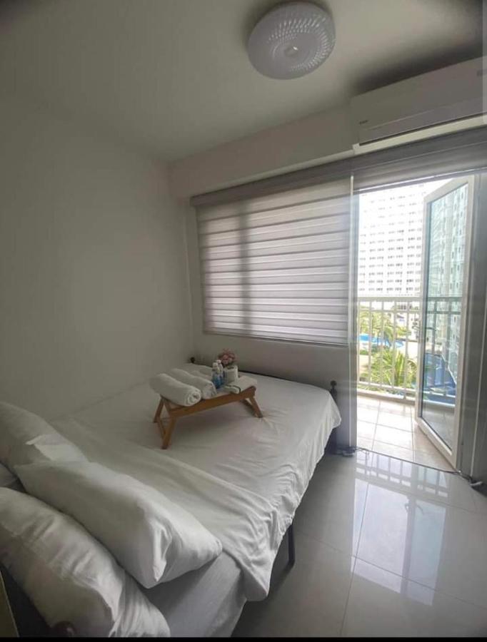 Yhanz Z Sea Residences Pasay Bagian luar foto