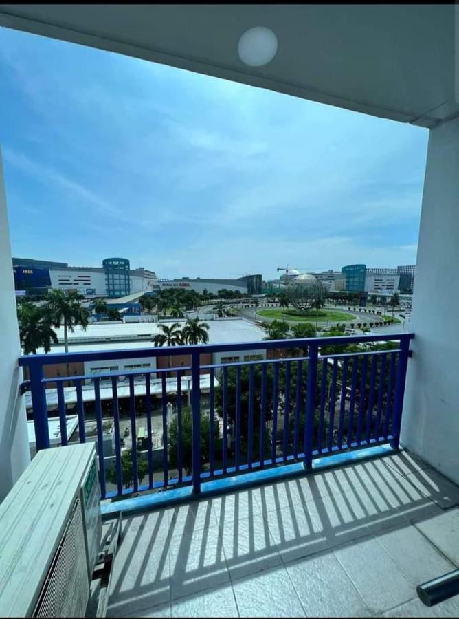 Yhanz Z Sea Residences Pasay Bagian luar foto